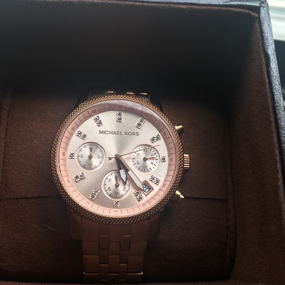 Rose gold Micheal Kors women’s watch - Picture 3 of 4
